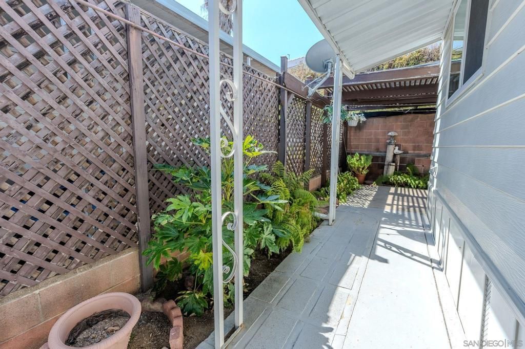Image 28 of property listing at 6 Oriole Ln, Oceanside, CA 92057