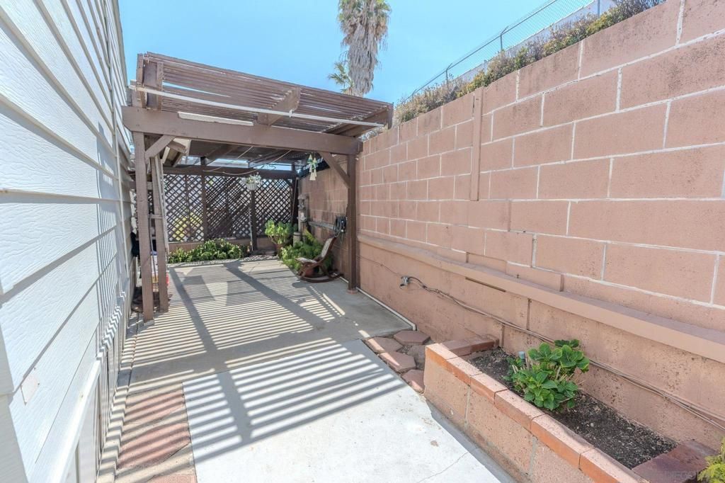 Image 29 of property listing at 6 Oriole Ln, Oceanside, CA 92057