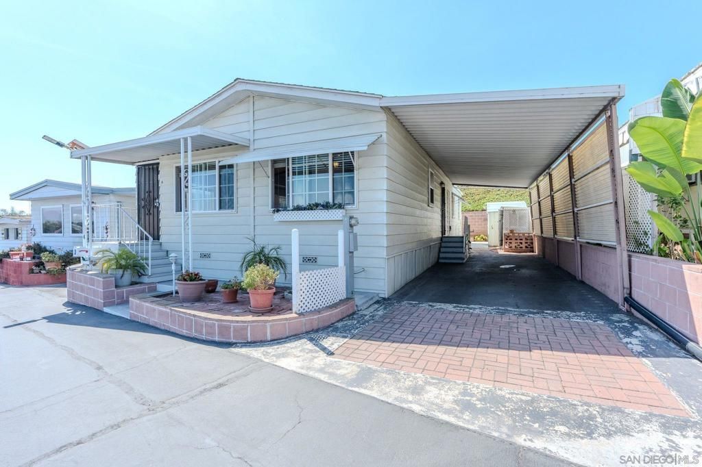 Image 35 of property listing at 6 Oriole Ln, Oceanside, CA 92057