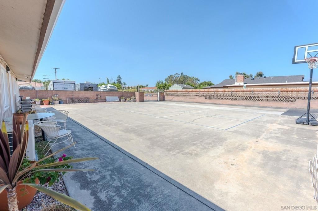 Image 44 of property listing at 6 Oriole Ln, Oceanside, CA 92057