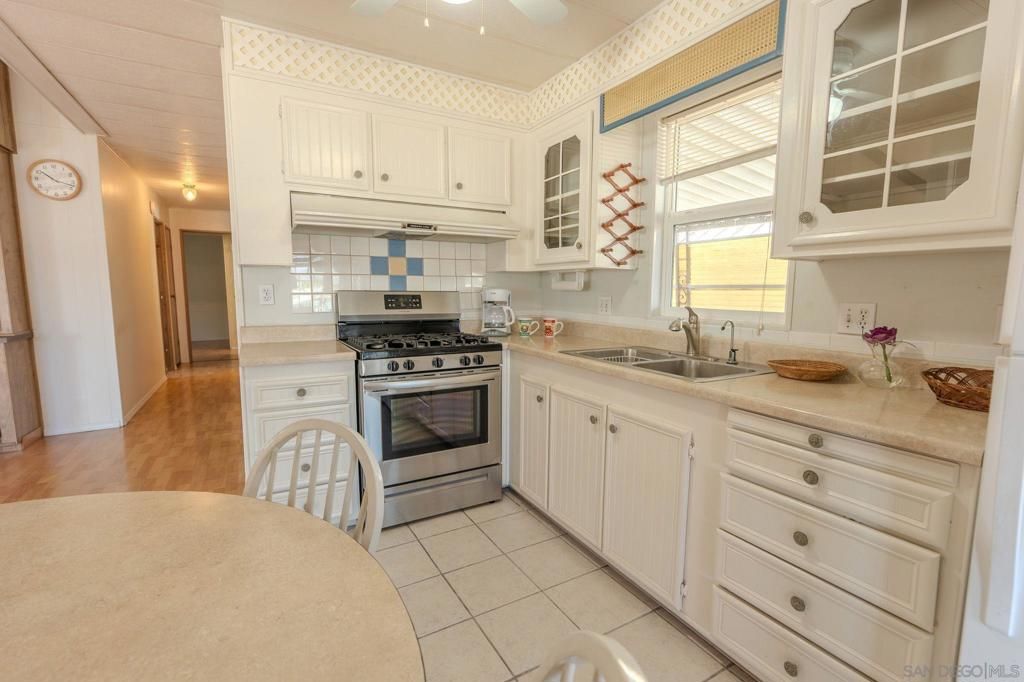 Image 4 of property listing at 6 Oriole Ln, Oceanside, CA 92057