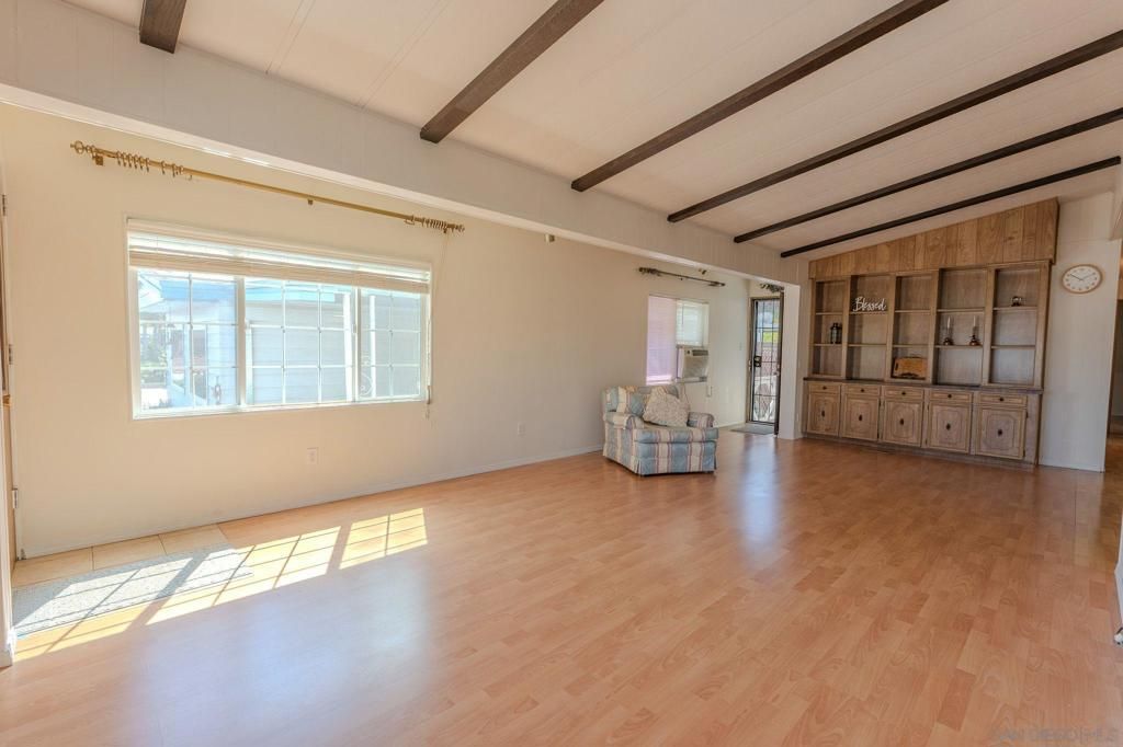 Image 7 of property listing at 6 Oriole Ln, Oceanside, CA 92057