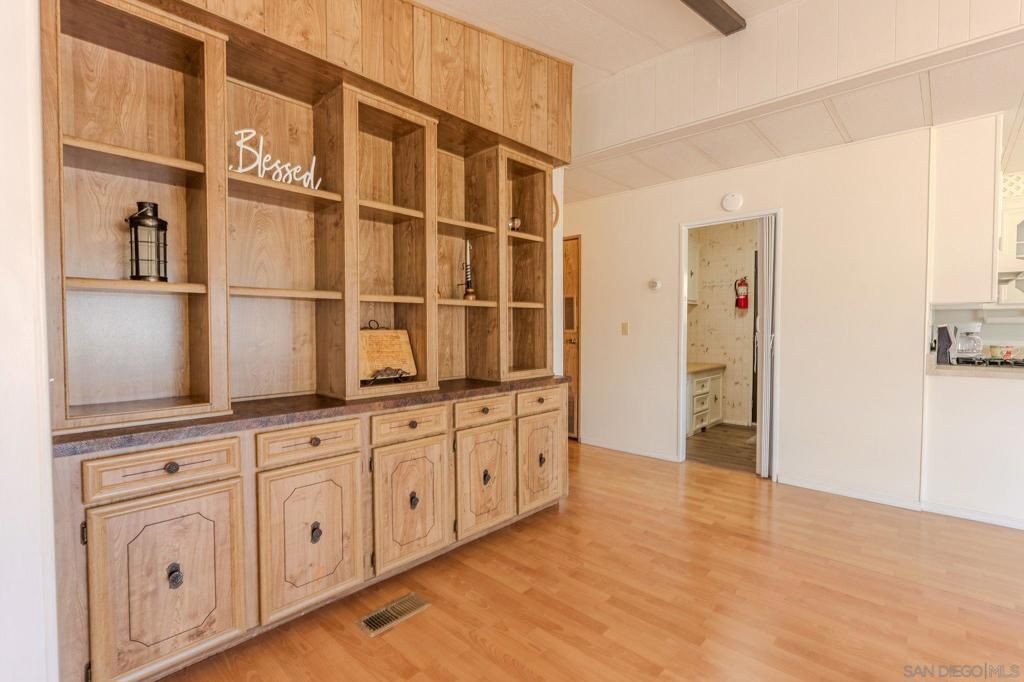 Image 8 of property listing at 6 Oriole Ln, Oceanside, CA 92057