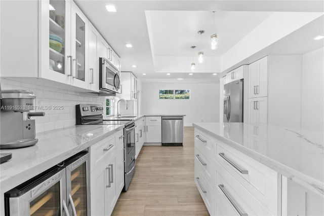 2055 NE 201st Ter, Miami, FL 33179