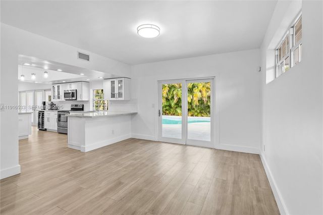 2055 NE 201st Ter, Miami, FL 33179