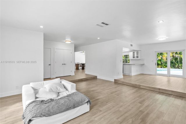 2055 NE 201st Ter, Miami, FL 33179