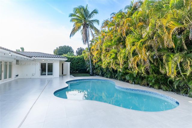 2055 NE 201st Ter, Miami, FL 33179