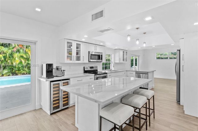 2055 NE 201st Ter, Miami, FL 33179