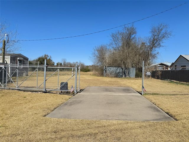 801 Genoa Red Bluff Road, Pasadena, TX 77504