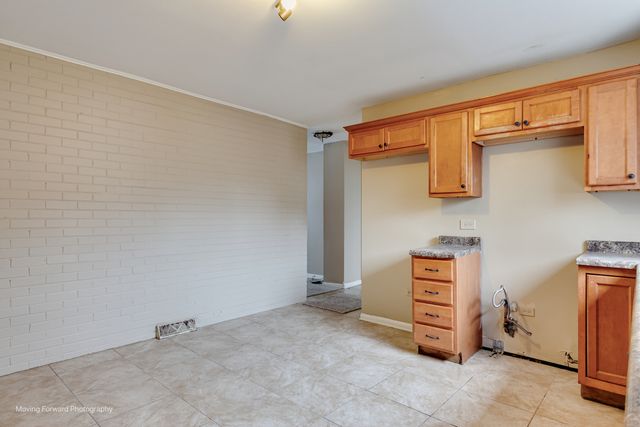 9586 S Colfax Avenue, Chicago, IL 60617