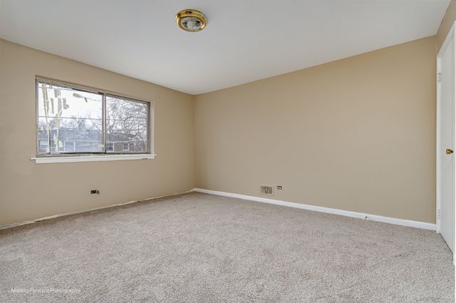 9586 S Colfax Avenue, Chicago, IL 60617
