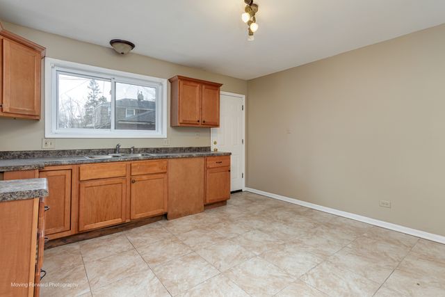 9586 S Colfax Avenue, Chicago, IL 60617