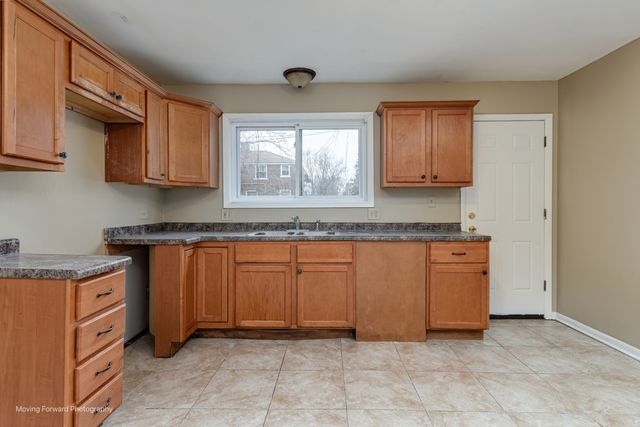 9586 S Colfax Avenue, Chicago, IL 60617