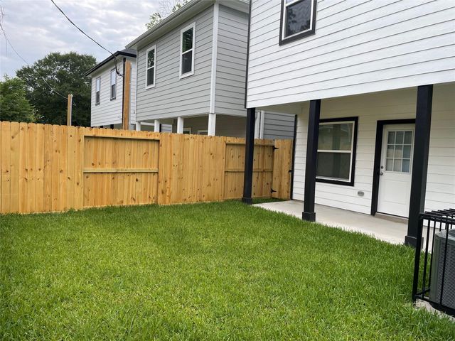 1065 Saint Clair Street, Houston, TX 77088
