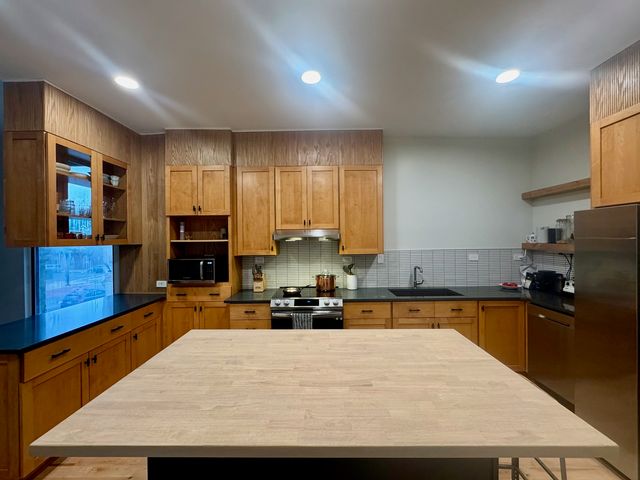 2746 W Chicago Avenue, Chicago, IL 60622