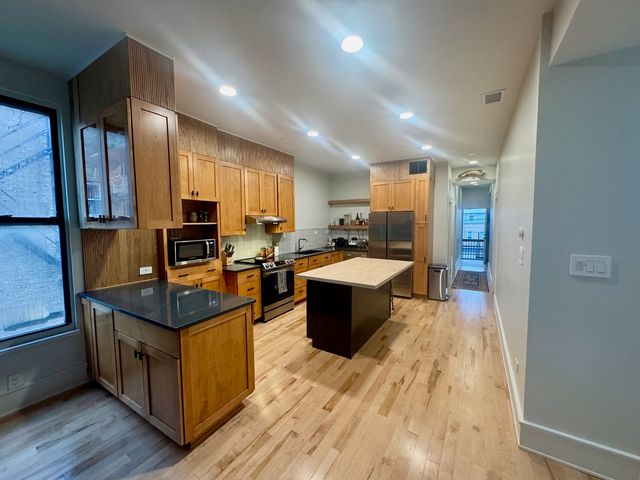 2746 W Chicago Avenue, Chicago, IL 60622