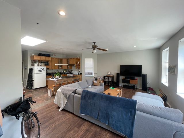 2746 W Chicago Avenue, Chicago, IL 60622