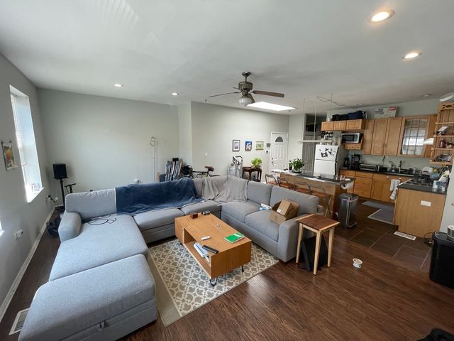 2746 W Chicago Avenue, Chicago, IL 60622