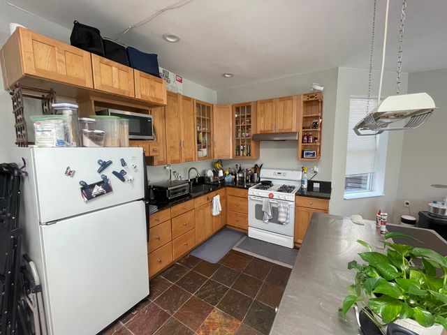 2746 W Chicago Avenue, Chicago, IL 60622