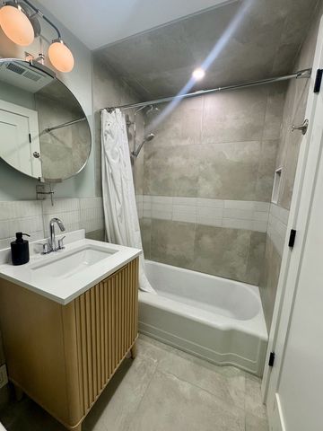 2746 W Chicago Avenue, Chicago, IL 60622