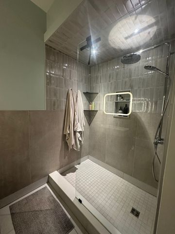 2746 W Chicago Avenue, Chicago, IL 60622