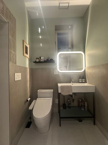 2746 W Chicago Avenue, Chicago, IL 60622