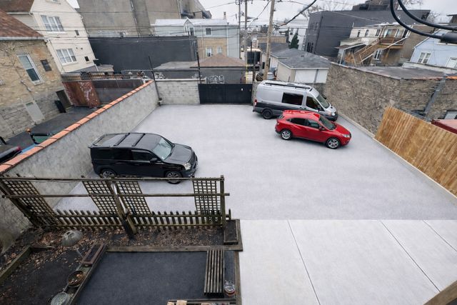 2746 W Chicago Avenue, Chicago, IL 60622