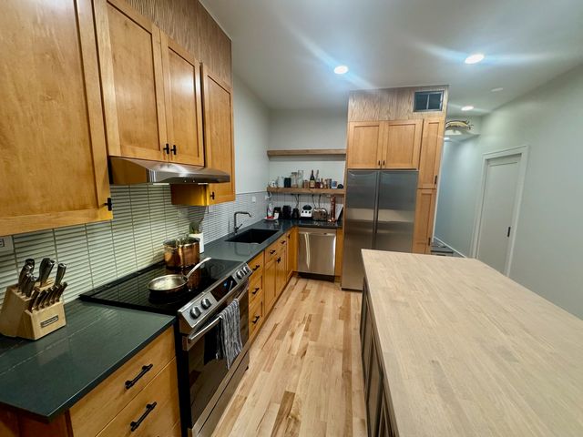 2746 W Chicago Avenue, Chicago, IL 60622