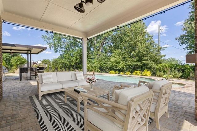 988 Woodtrace Lane, Auburn, GA 30011