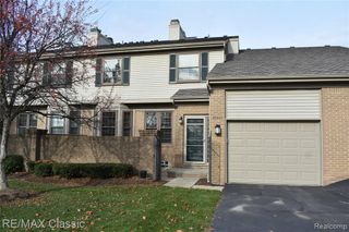29424 Regents Pointe 62, Farmington Hills, MI 48331