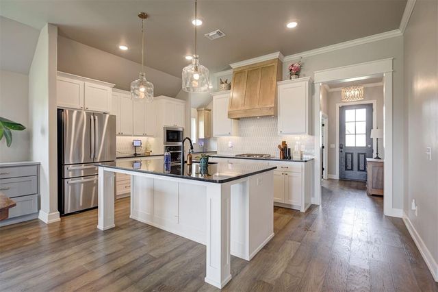 13501 Hickory Way, Edmond, OK 73025