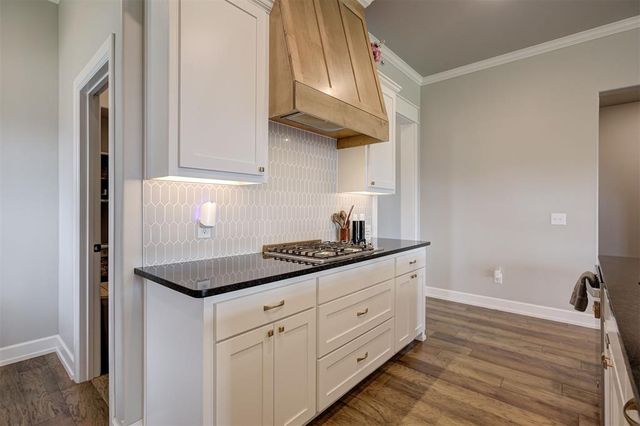 13501 Hickory Way, Edmond, OK 73025
