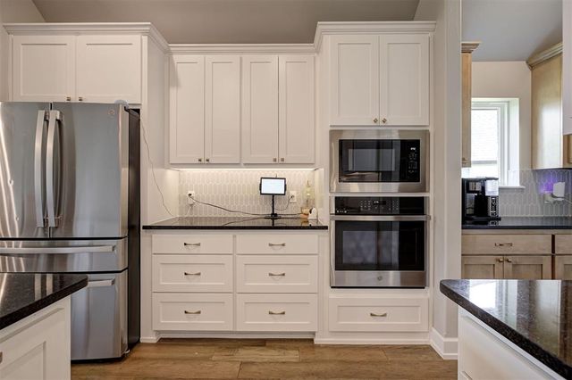 13501 Hickory Way, Edmond, OK 73025