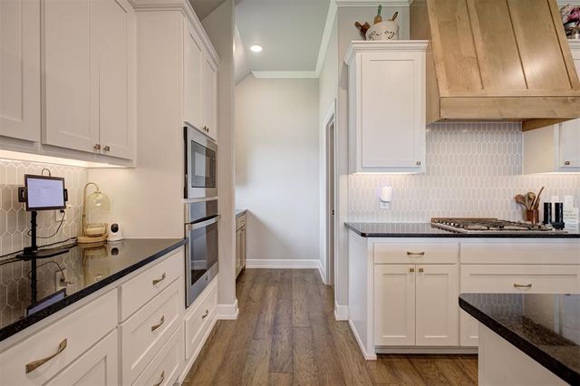 13501 Hickory Way, Edmond, OK 73025
