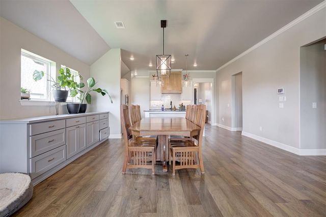 13501 Hickory Way, Edmond, OK 73025