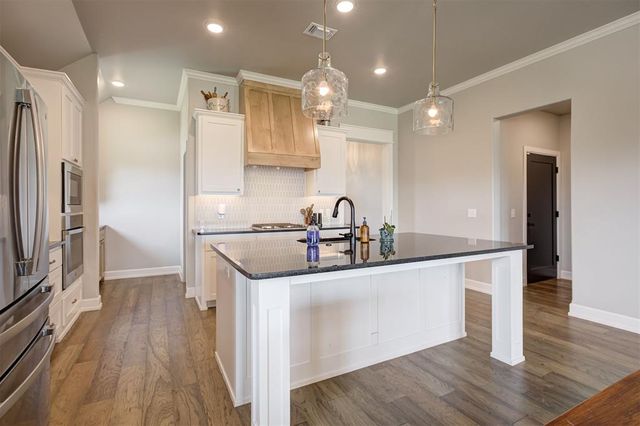 13501 Hickory Way, Edmond, OK 73025
