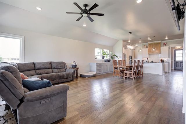 13501 Hickory Way, Edmond, OK 73025