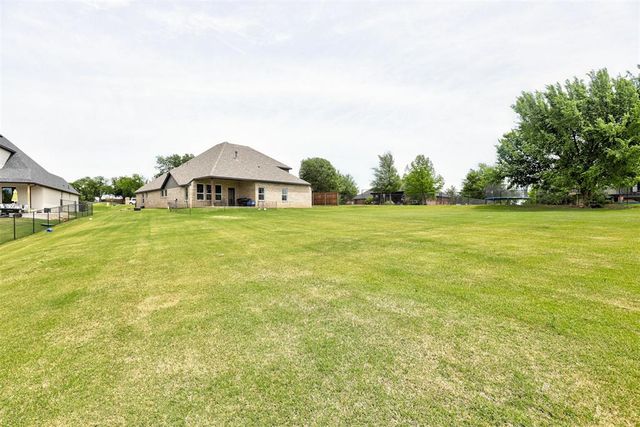 13501 Hickory Way, Edmond, OK 73025