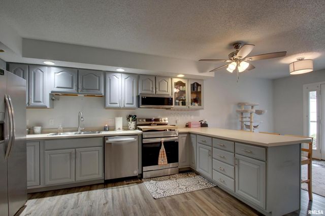 3012 BLUFF RIDGE Drive, Quincy, IL 62305