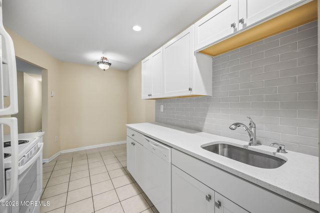 156 Cross Slope Court D, Manalapan, NJ 07726