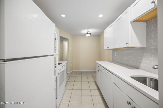 156 Cross Slope Court D, Manalapan, NJ 07726