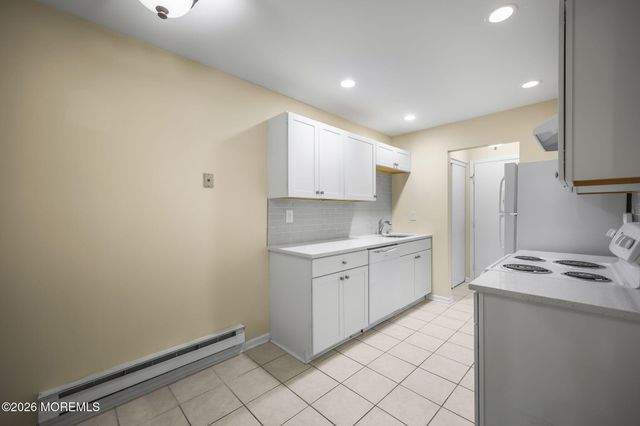 156 Cross Slope Court D, Manalapan, NJ 07726