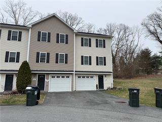 75 Esmond Street 5D, West Warwick, RI 02893