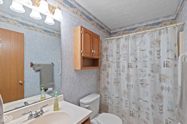 1068 Mikes Way, Greenwood, IN 46143