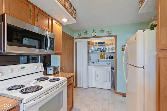 1068 Mikes Way, Greenwood, IN 46143