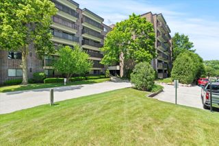 920 Vose Drive 612, Gurnee, IL 60031