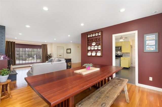 39 Greening Lane, Cranston, RI 02920