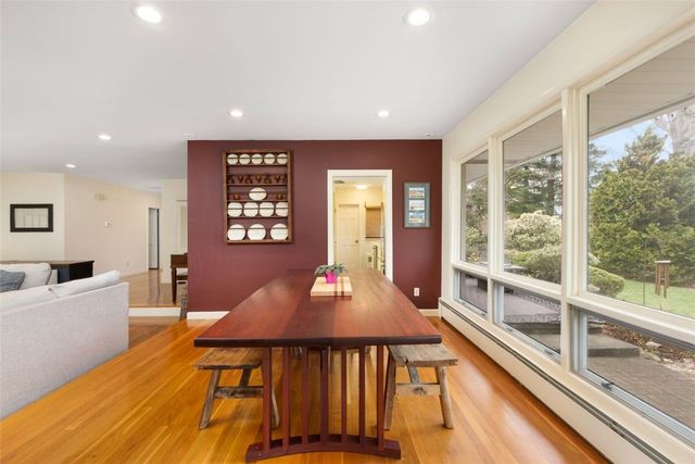 39 Greening Lane, Cranston, RI 02920