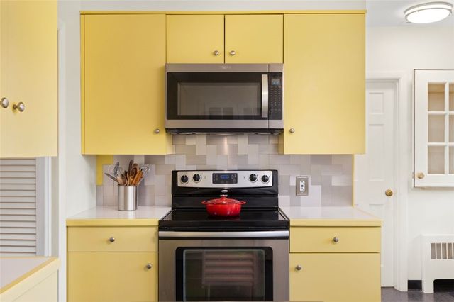 39 Greening Lane, Cranston, RI 02920