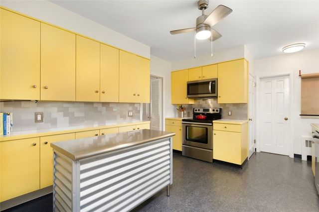 39 Greening Lane, Cranston, RI 02920